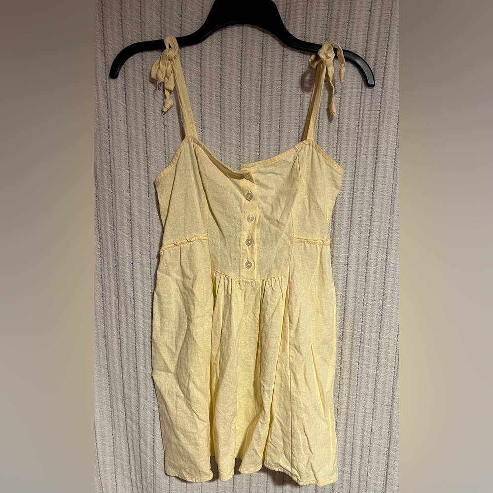 Urban Renewal Pale Yellow Linen Top